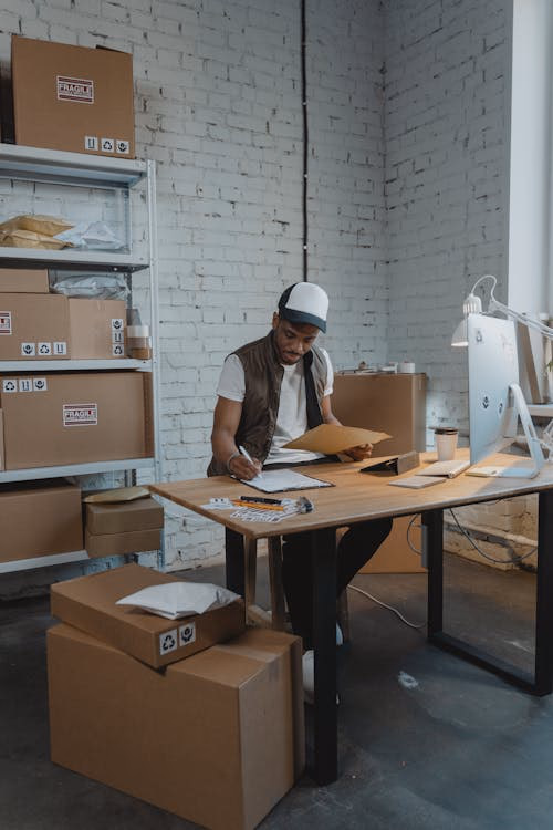 Logistics dispatch worker